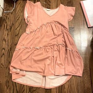 super cute flowy dress !